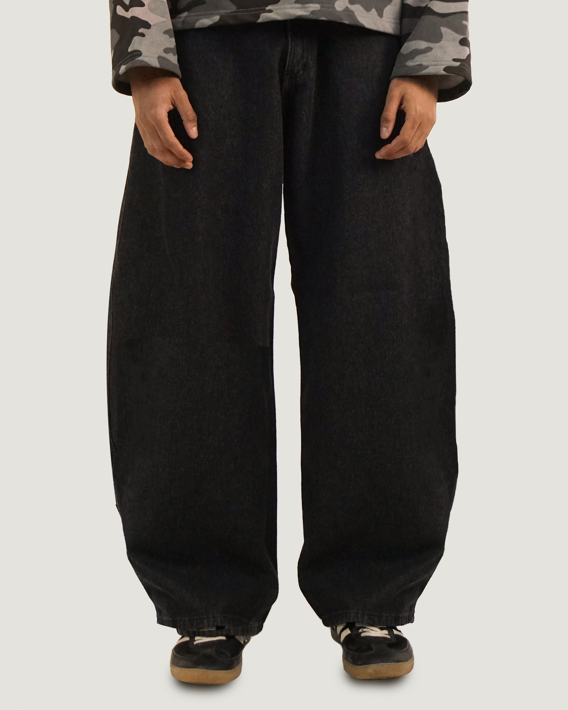 BLACK RAW BALOON DENIM