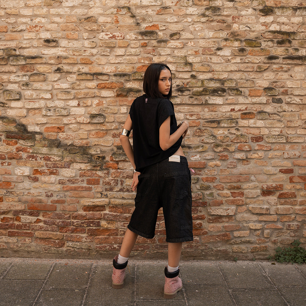 "Life Needs Confidence" Sleeveless Black